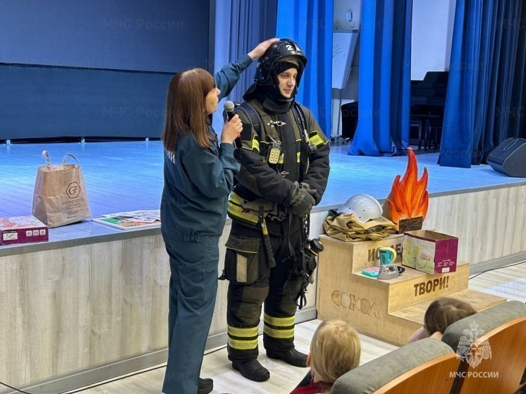 Калужские спасатели рассказали юным белгородцам о своей работе