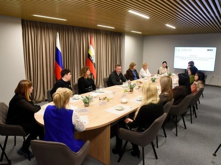 Губернатор Курской области встретился с семьями участников спецоперации