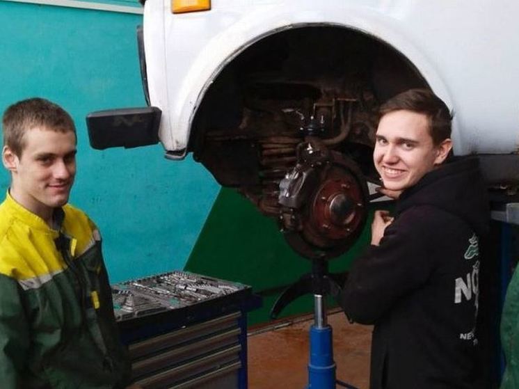 В Орловской области студенты-автомеханики провели техобслуживание 3 автомобилей для участников СВО