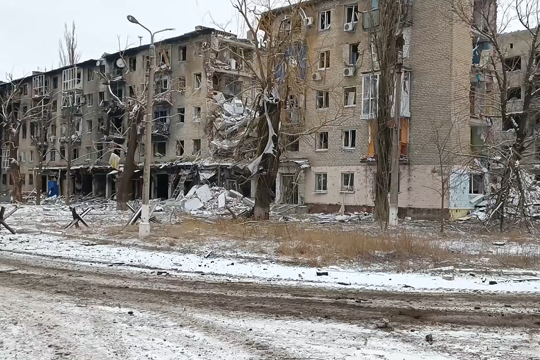 Появились страшные кадры покинутой ВСУ Авдеевки: брошенная техника, разрушенные дома