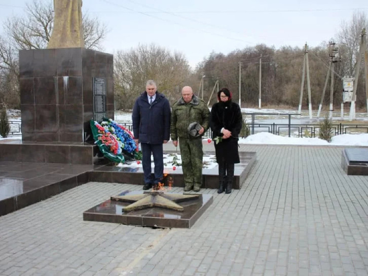 В Беловском районе Курской области зажгли Вечный огонь на Братской могиле