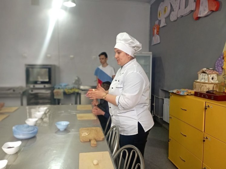 В Курске в центре «Оберег» детей с ОВЗ познакомили с четырьмя профессиями