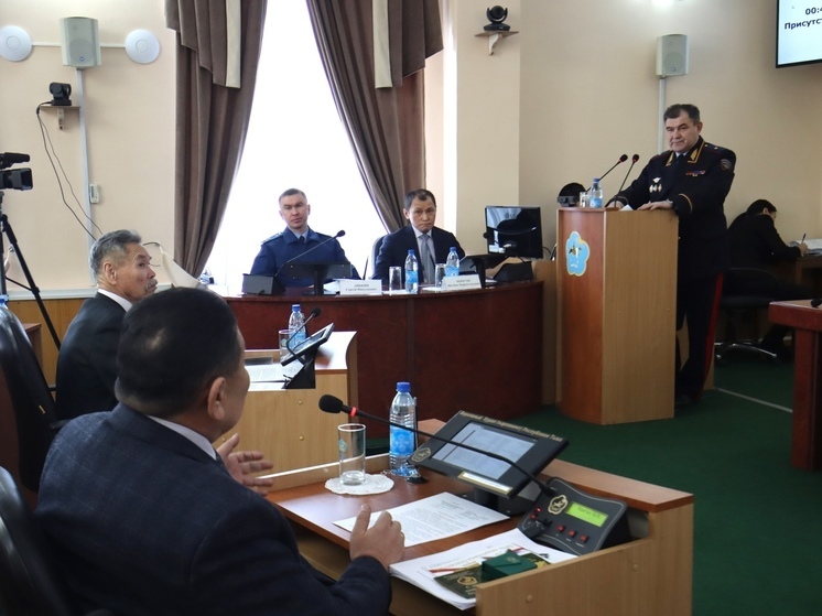 Министр внутренних дел Тувы  выступил с отчетом в парламенте