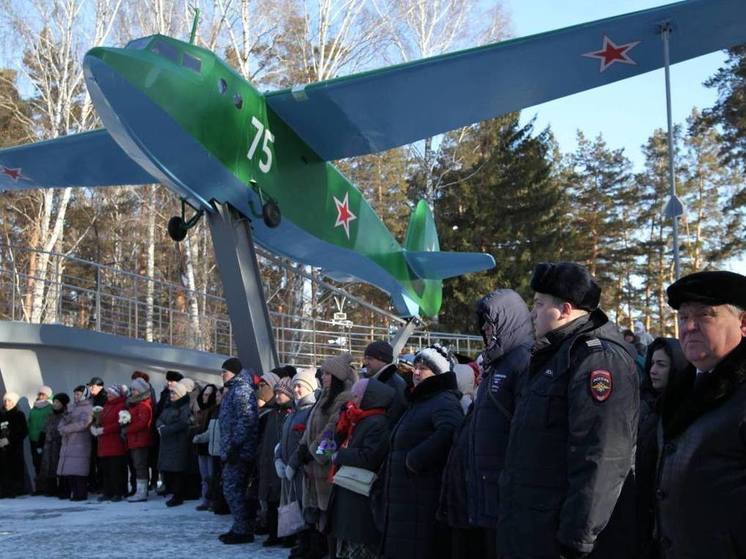 В Заводоуковске открыли памятную зону "Оружие Победы"