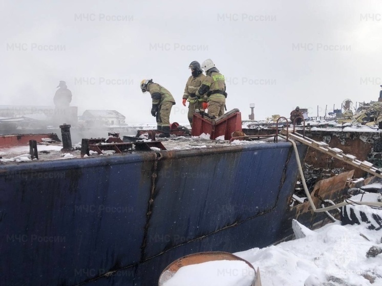 Пожарные ликвидировали возгорание в порту Корсакова