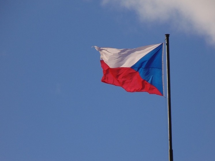 Власти Чехии продлили запрет на выдачу виз гражданам РФ и Белоруссии