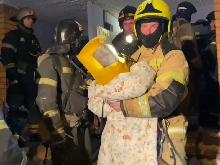 Пермские огнеборцы спасли на пожаре в Мотовилихе 36 человек