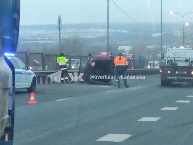 На М-4 «Дон» на подъезде к Каменску-Шахтинскому произошла авария с перевертышем