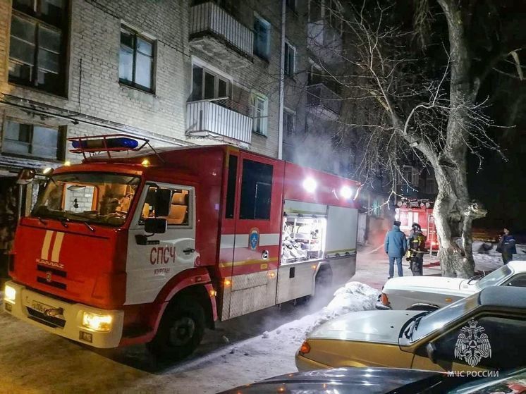 Мужчина и женщина погибли при пожаре в многоквартирном доме Кургана