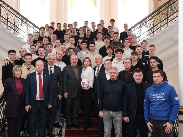 Легендарный футбольный тренер Валерий Газзаев приехал в Краснодар