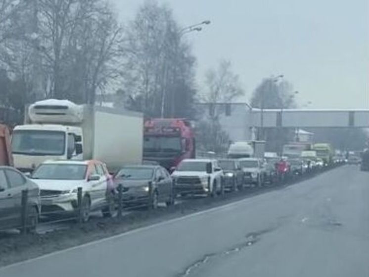 Движение парализовано на Дмитровском шоссе Подмосковья