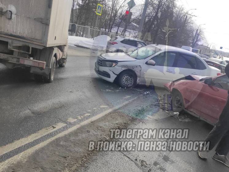В Пензе авария перед гагаринским путепроводом заблокировала дорогу в центр