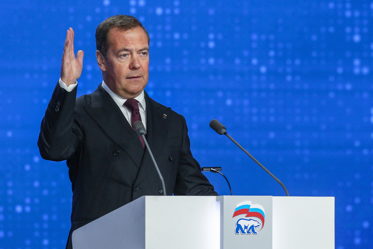 Медведев заявил о нежелании смотреть выступления россиян на Олимпиаде