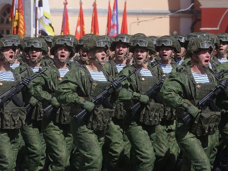ФОМ: 68% россиян считают военную профессию престижной
