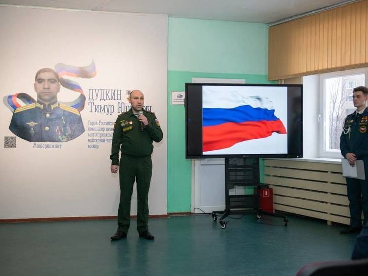 Мурал имени Тимура Дудкина открыли в мурманской школе