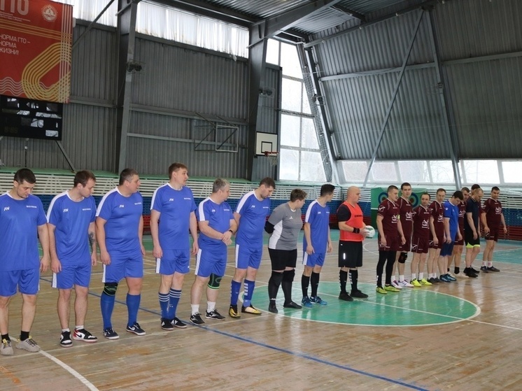 Судебные приставы победили налоговиков в матче по футболу в Великом Новгороде