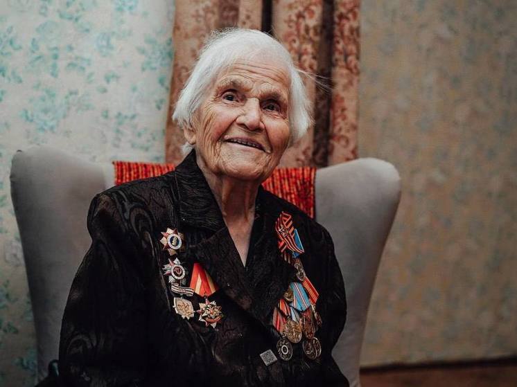 Андрей Воробьев поздравил ветерана Подмосковья с вековым юбилеем