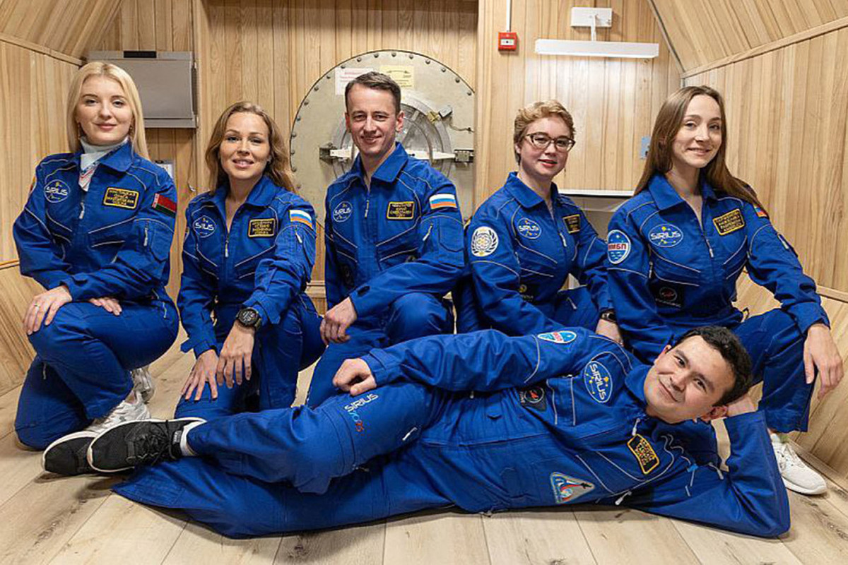 Participants in a simulated flight to the Moon spoke about their feelings after 100 days of the experiment