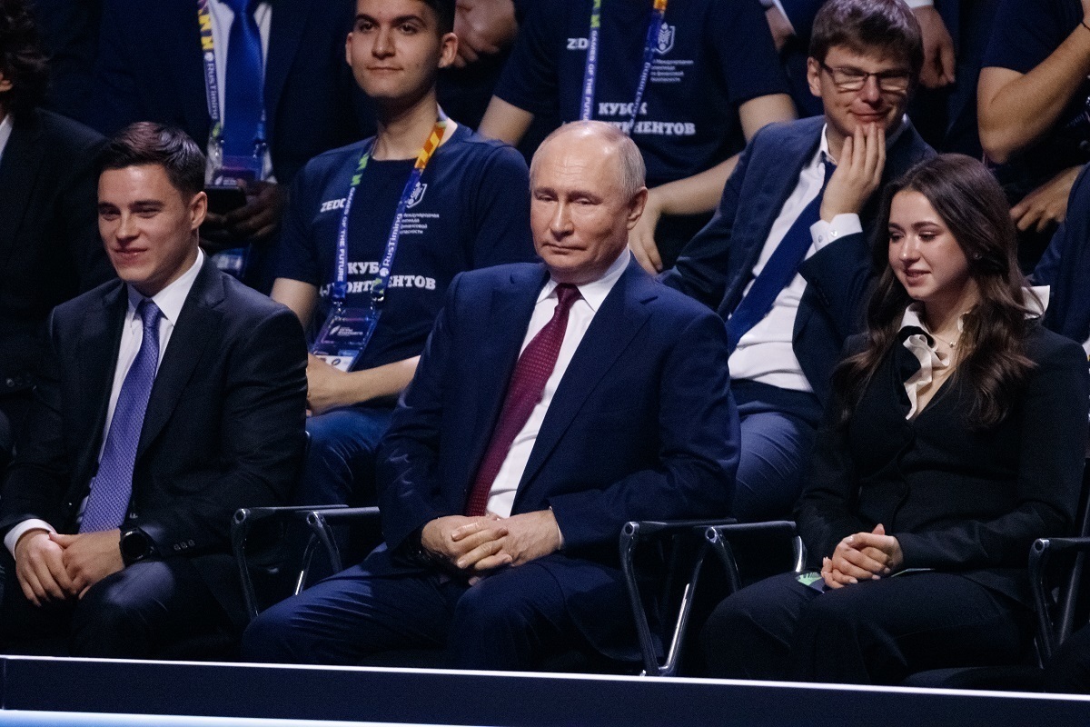 Матыцин объяснил, почему Валиева на "Играх будущего" сидела с Путиным