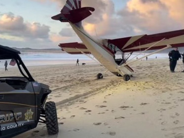 Бездомный угнал самолёт в Калифорнии и совершил аварийную посадку на пляже