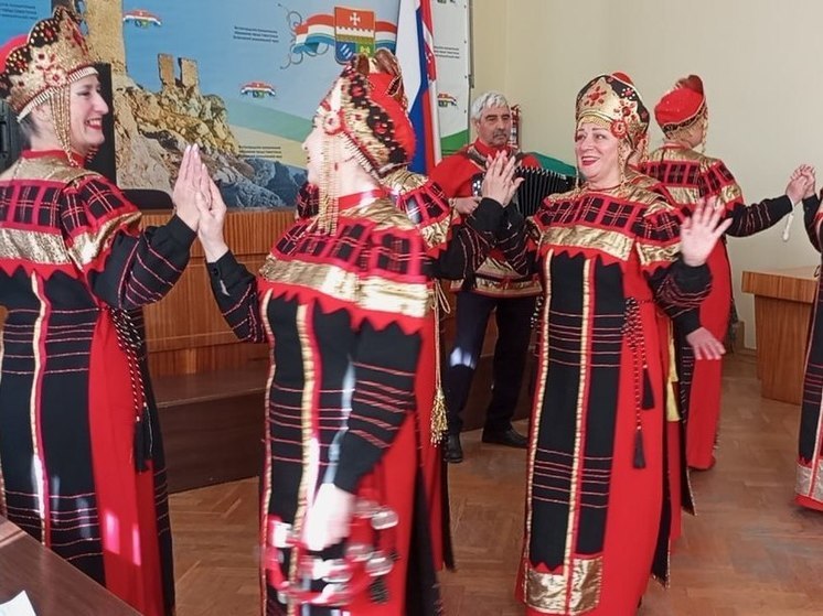Коллективы Балаклавского Дворца культуры выступили перед ветеранами