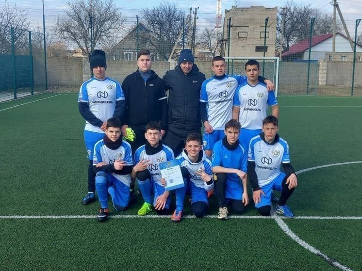 В Нижних Серогозах прошел первый в этом году турнир по мини-футболу среди юношей