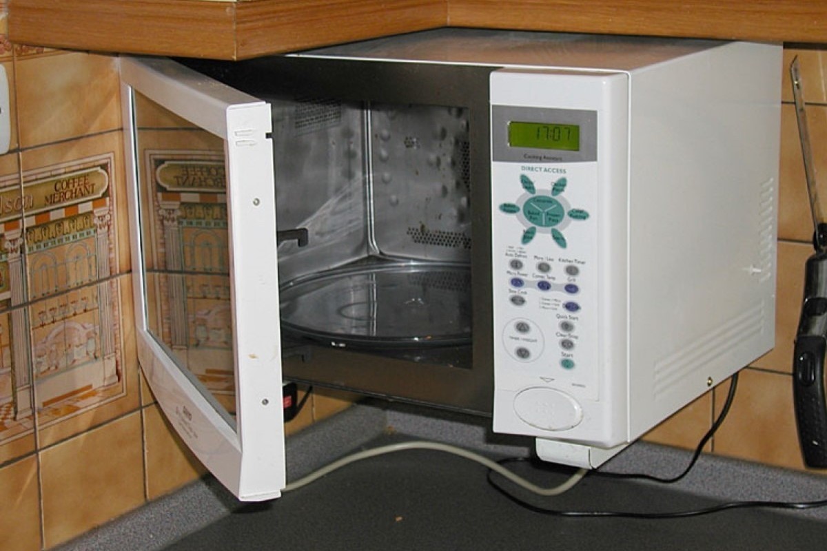 The doctor named foods that are dangerous to heat in the microwave