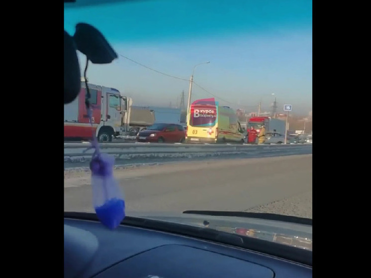 В Барнауле авария перед Новым мостом собрала огромную пробку