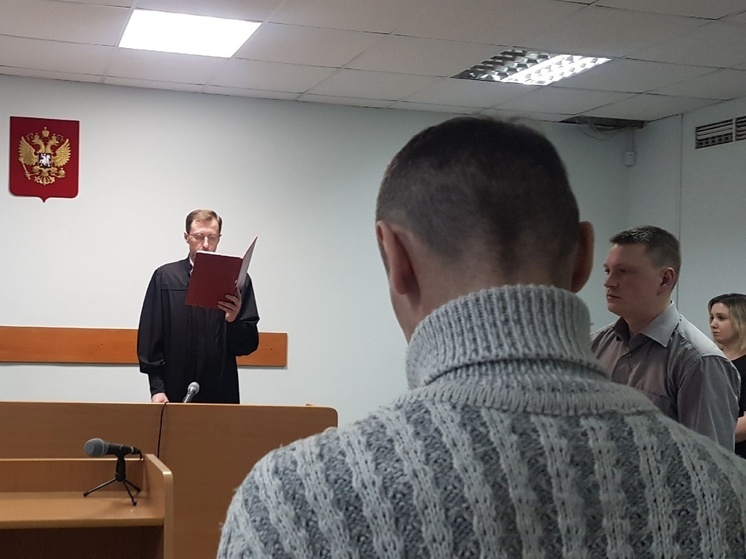 Судья Петрозаводского городского суда не стал строго наказывать водителя, который в пьяном виде сел за руль самосвала и сбил девушку, сделав ее навсегда беспомощной калекой.