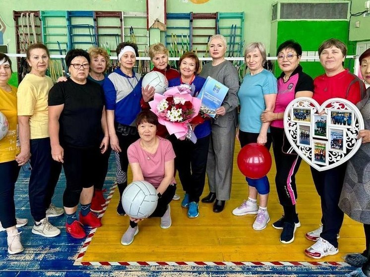 Учитель физкультуры из Холмска Карнаухова отмечает 70-летний юбилей