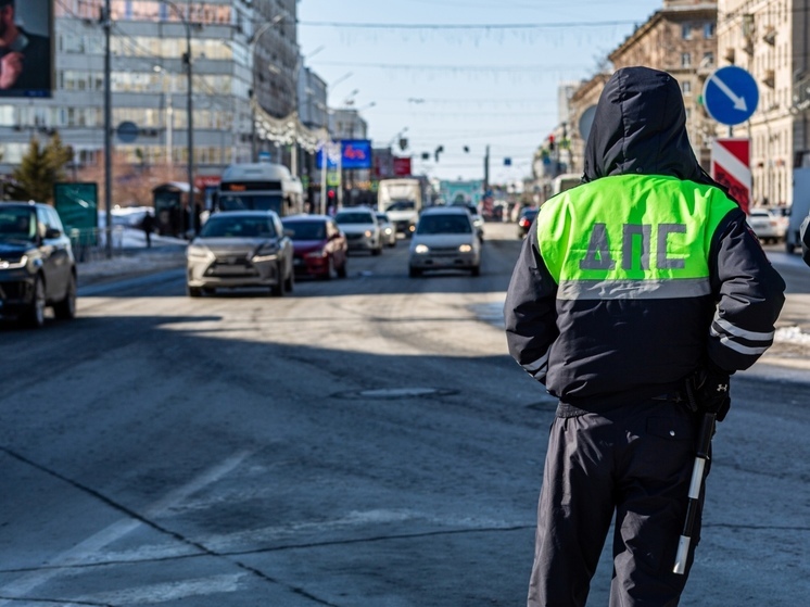 В Новосибирске высокопоставленного сотрудника ГИБДД подозревают в крупной взятке