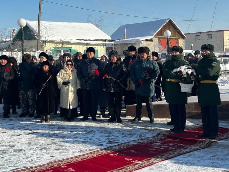 В Якутске почтили память павших на озере Ильмень якутян