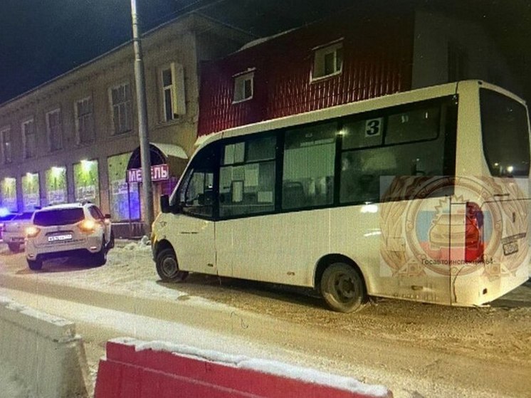 В Саратове в ДТП пострадал водитель маршрутки №3