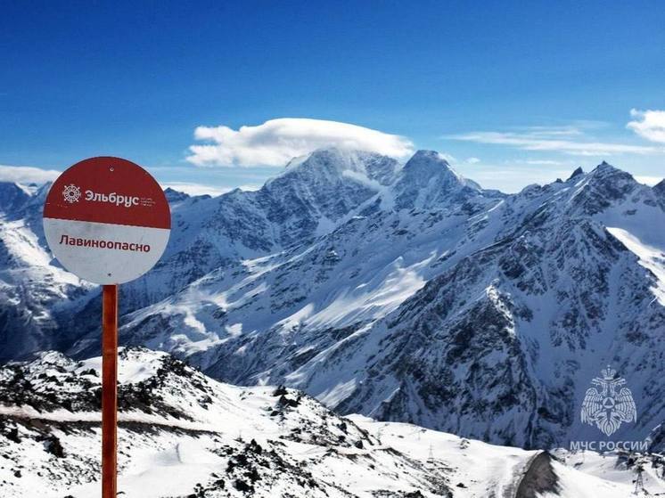 Спасатели предупредили об угрозе схода лавин на праздниках в регионах Северного Кавказа