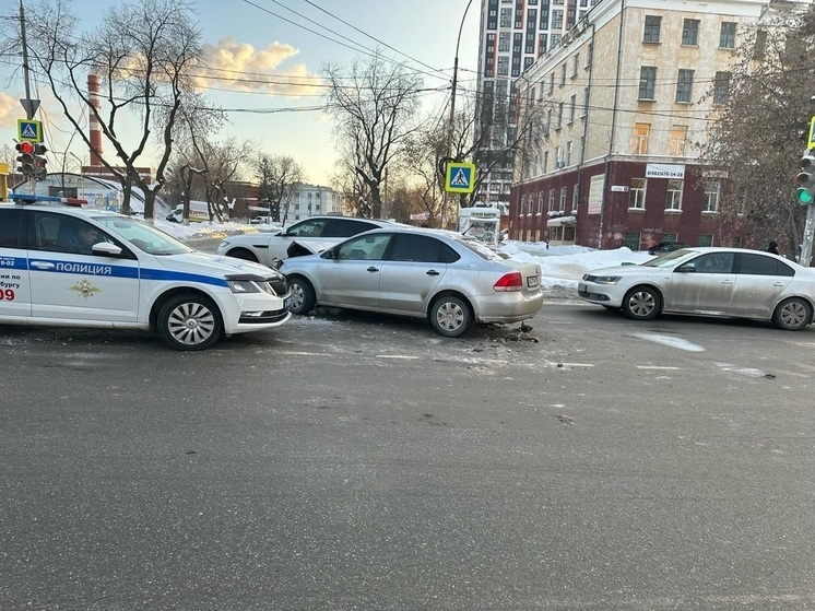 Массовые проверки водителей проходят на дорогах Екатеринбурга