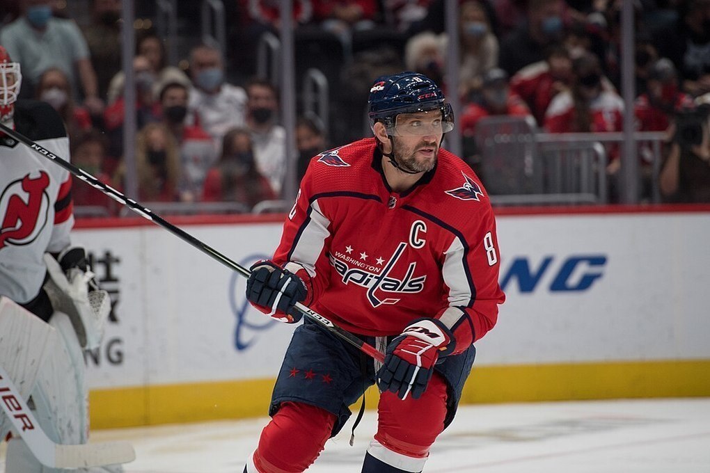 Ovechkin scored points in his tenth straight NHL game