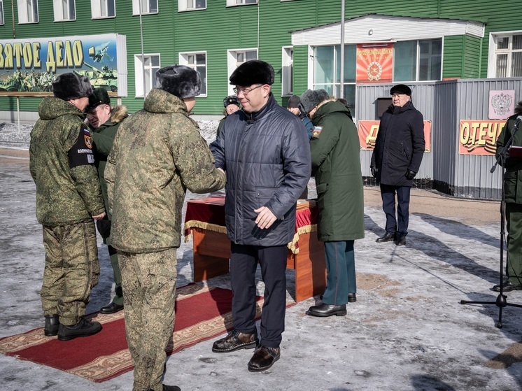 В Улан-Удэ на День защитника Отечества наградили танкистов
