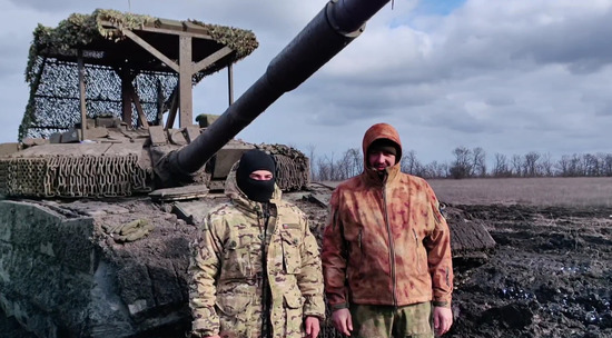 Российские военнослужащие поздравили братьев по оружию с Днем защитника Отечества