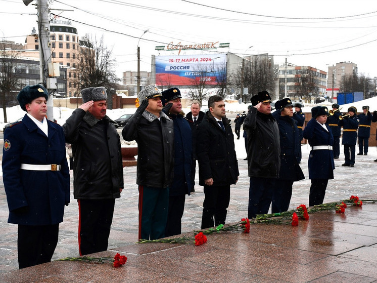 В День защитника Отечества в Иванове возложили цветы к мемориалу Героям фронта и тыла