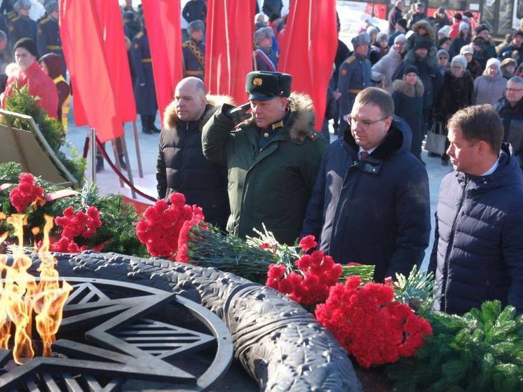 В Перми в День защитника Отечества возложили цветы к Вечному огню