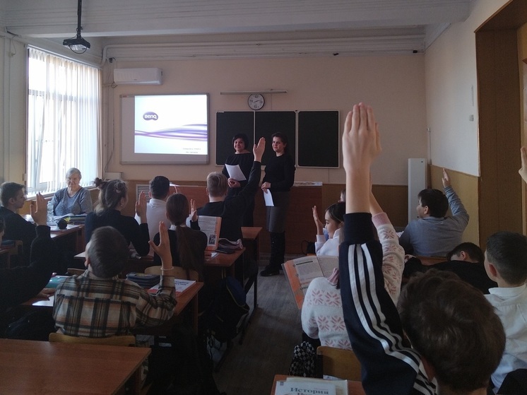 В Астраханской области ЗАГС провел урок мужества