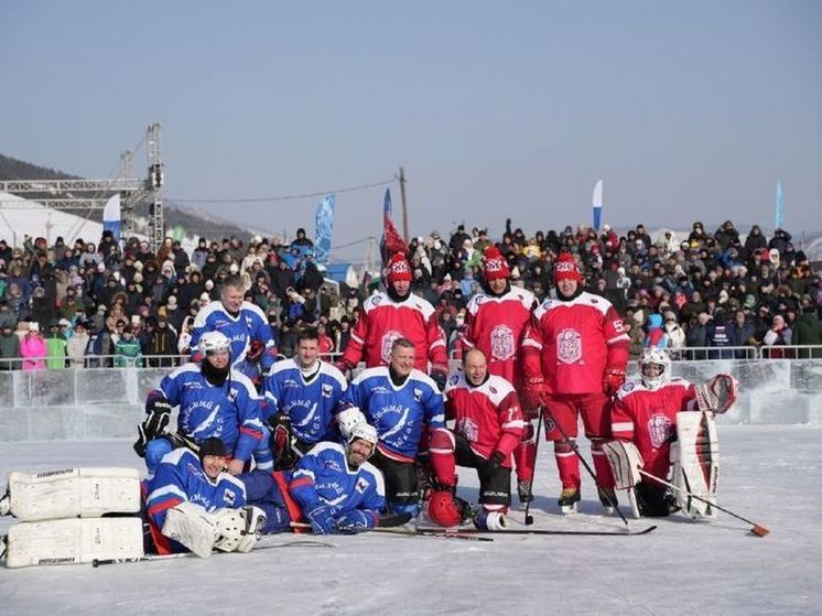 На льду Байкала в Большом Голоустном прошёл хоккейный матч