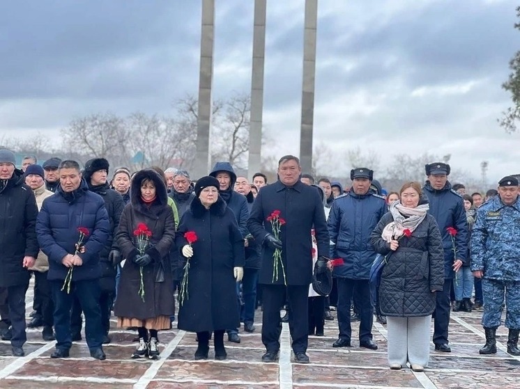 В Калмыкии почтили память защитников Отечества