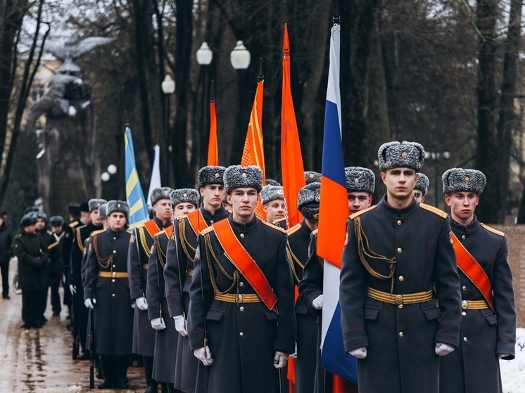 В Сквере Памяти Героев состоялся торжественный митинг, посвящённый Дню защитника Отечества
