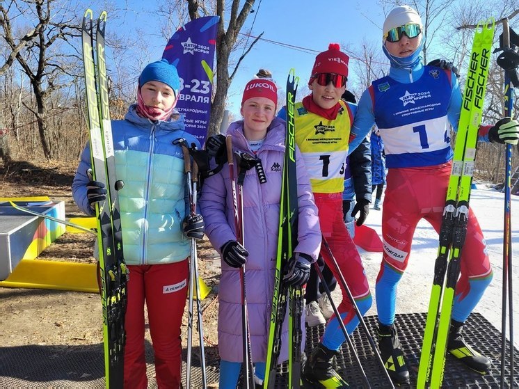 Якутская команда лыжных гонщиков победила в эстафетной гонке на играх "Дети Приморья"