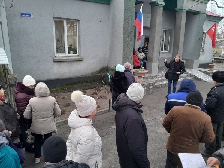 В Малокаховке жители встретились с главой теруправления