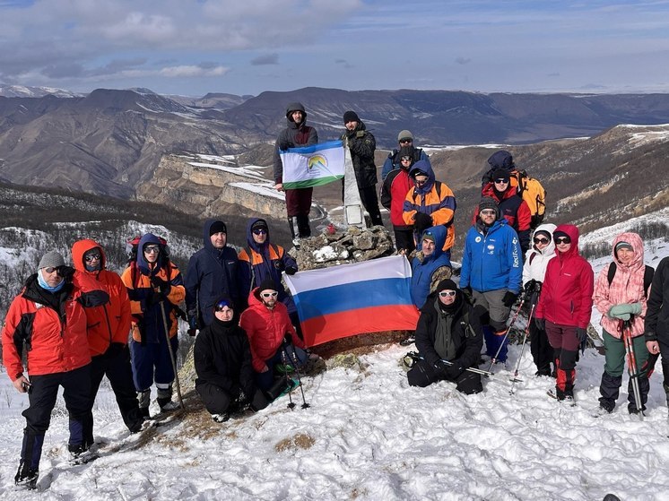 В Кабардино-Балкарии 23 февраля совершили восхождение на перевал Шау-Хуна