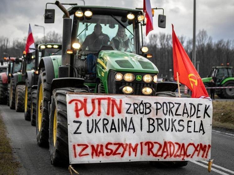 Польскому фермеру предъявили обвинения за плакат с просьбой к Путину навести порядок