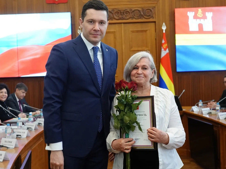 Алиханов вручил награды калининградцам