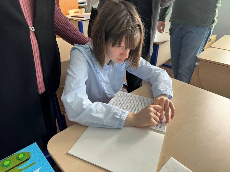 Незрячие школьники из Кисловодска написали по Брайлю письма бойцам СВО